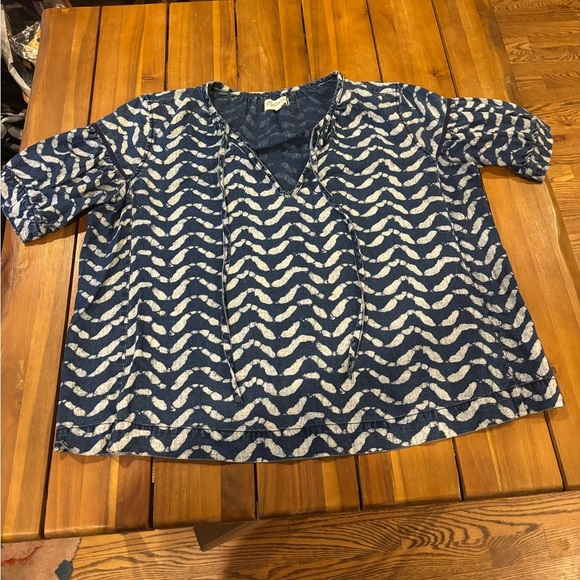 Madewell Tops - Madewell blue printed top women’s size small